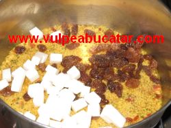 Couscous with raisins and goat’s cheese